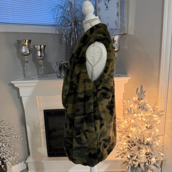 Gorgeous Camo Vest - Picture 2 of 4